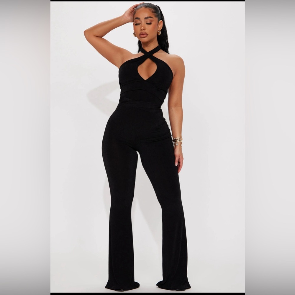 New with tags. Fashion Nova Ocean Date Night Jumper in Black. Size medium.